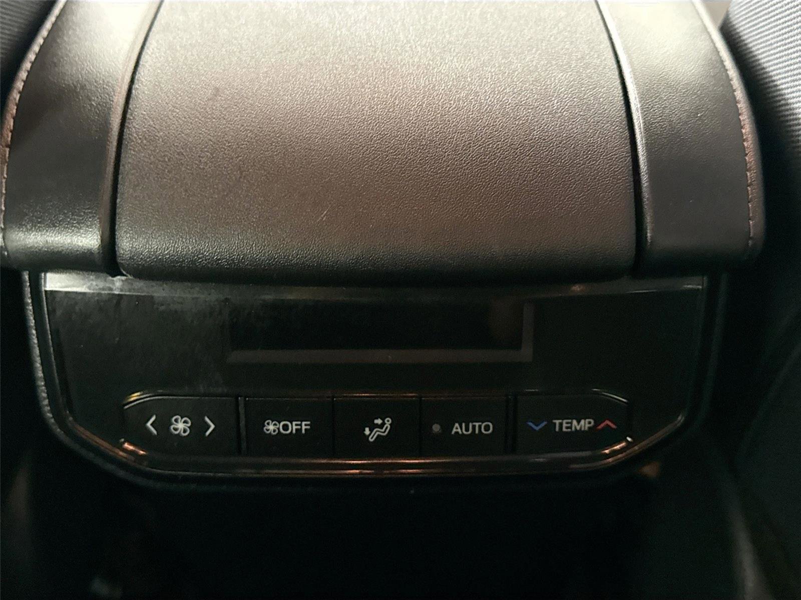 Certified 2025 Toyota Highlander LE FWD image 32