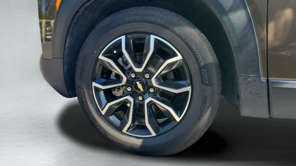 Used 2022 Chevrolet TrailBlazer ACTIV w/ Sun and Liftgate Package FWD image 3