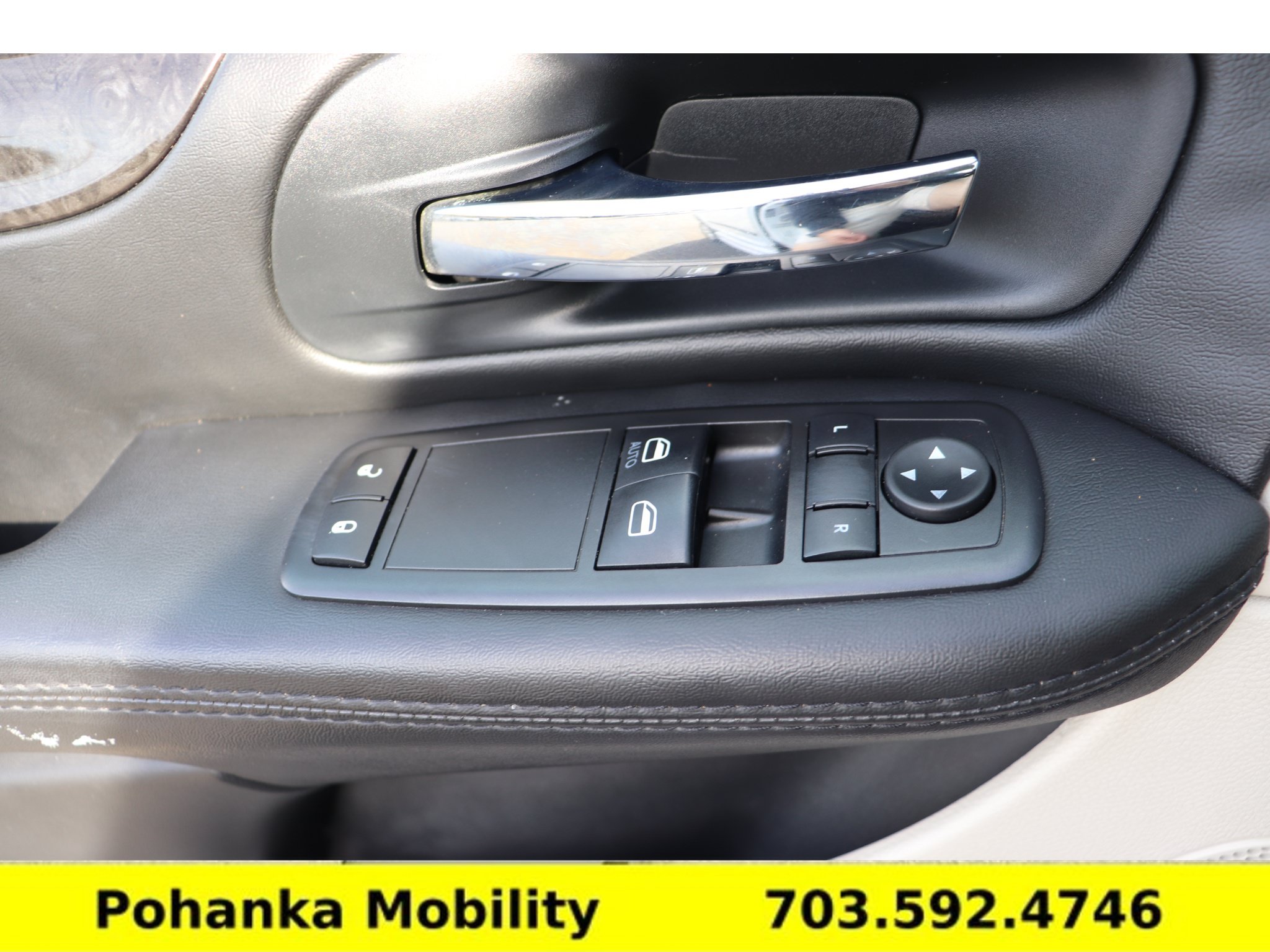Used 2015 Dodge Grand Caravan American Value Package FWD image 17