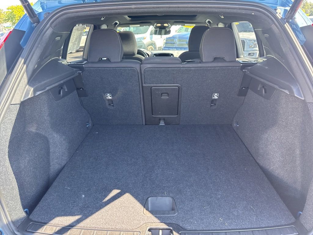 Used 2024 Volvo XC40 B5 Core image 37