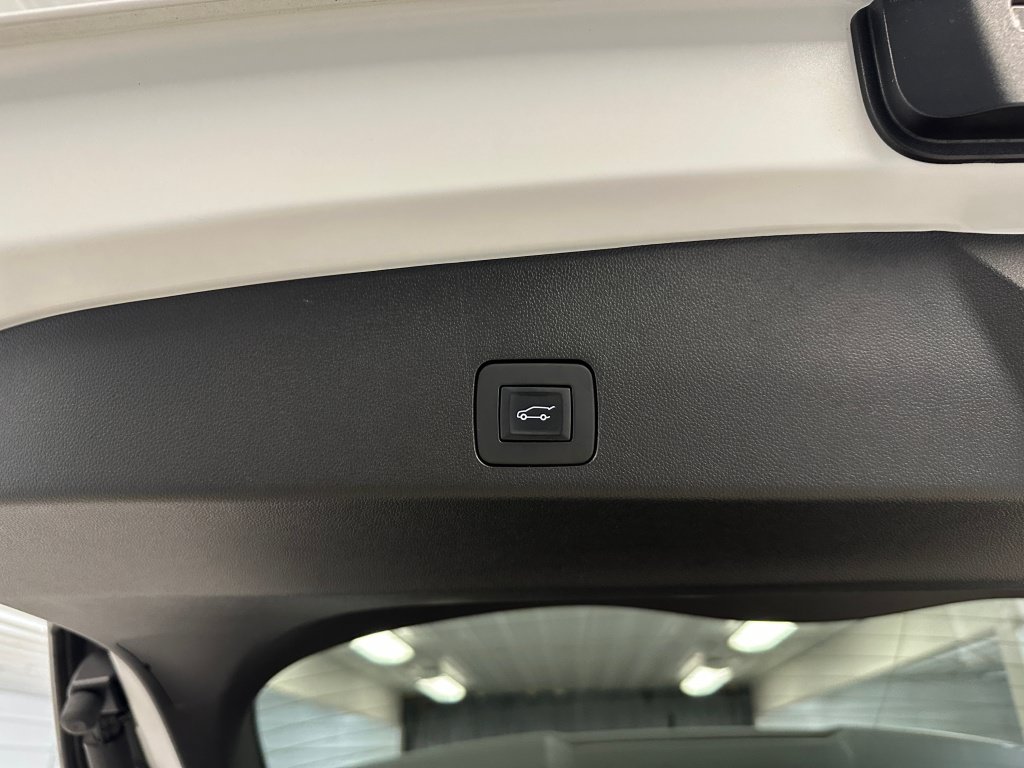 Used 2022 Buick Encore GX Essence w/ Experience Buick Package AWD/4WD image 23