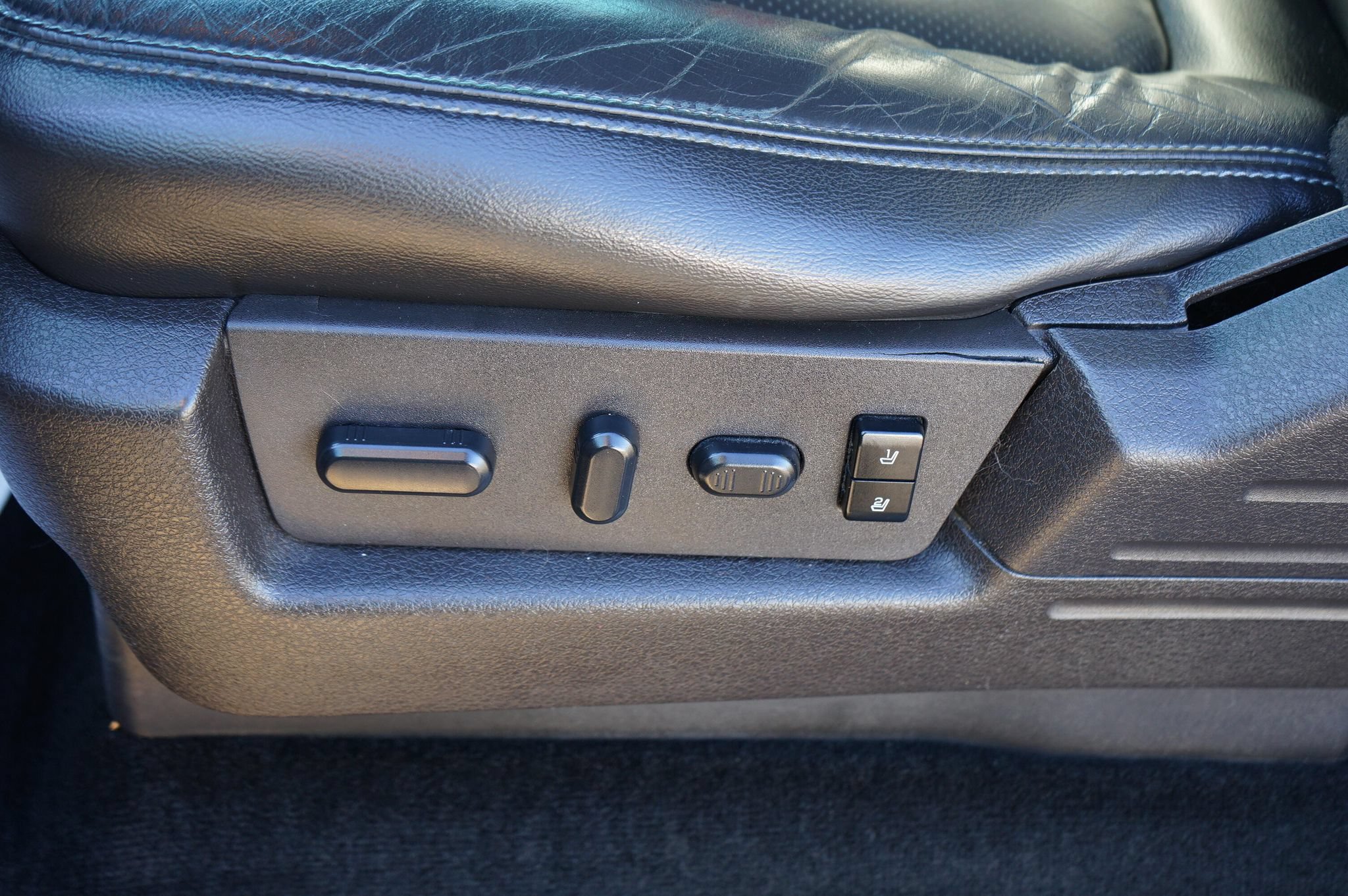 Used 2014 Ford F150 FX4 w/ Equipment Group 402A Luxury AWD/4WD image 13