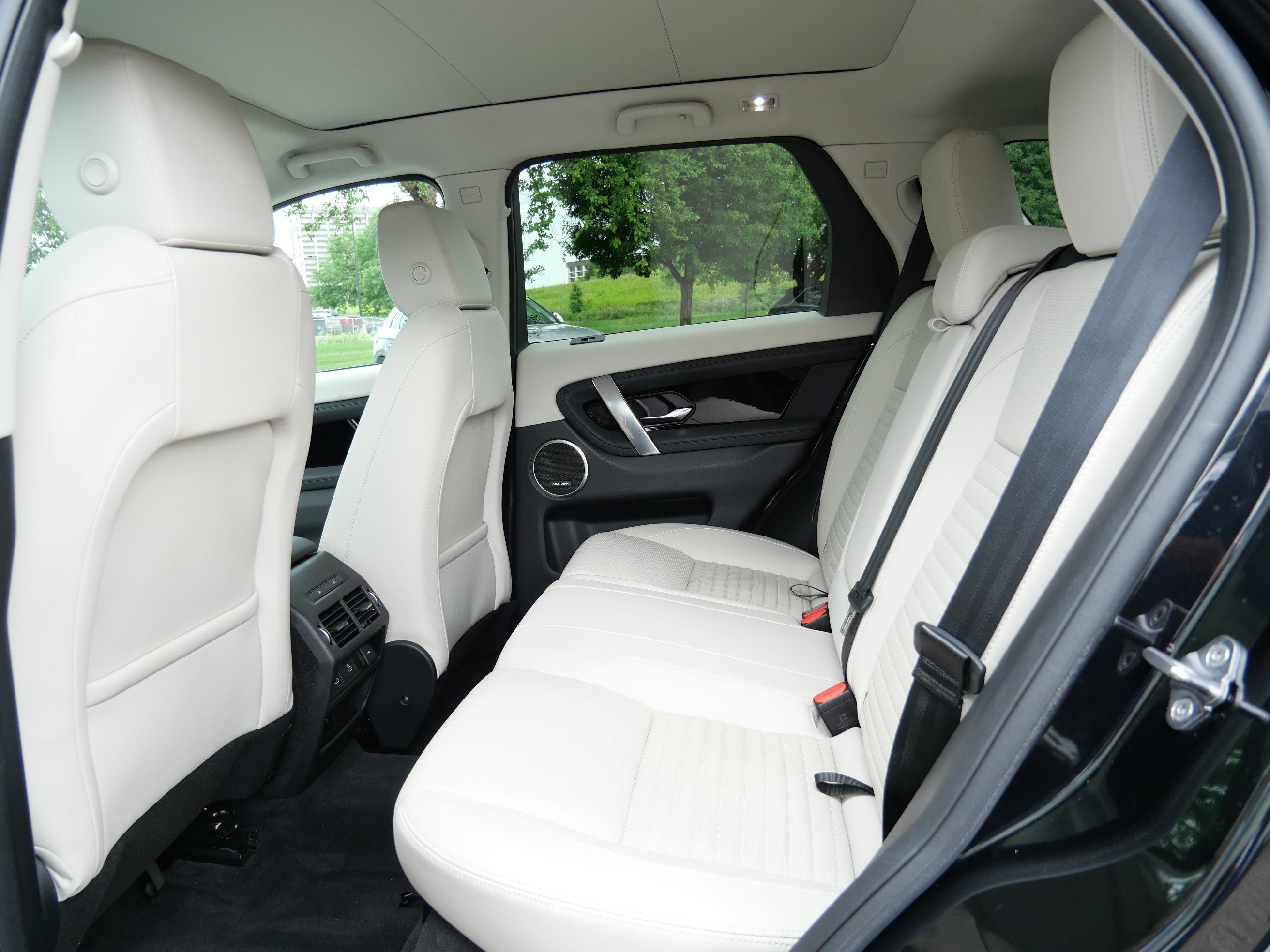 Certified 2025 Land Rover Discovery Sport S AWD/4WD image 17