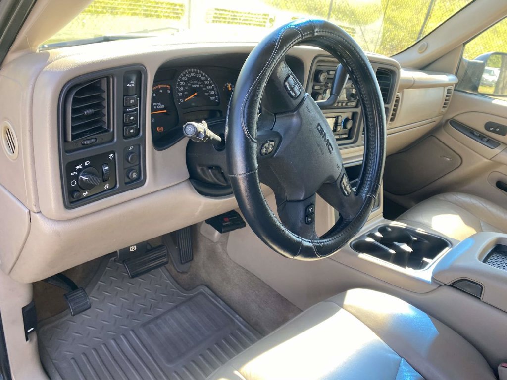 Used 2005 GMC Sierra 2500 SLT w/ Heavy-Duty Power Package AWD/4WD image 23