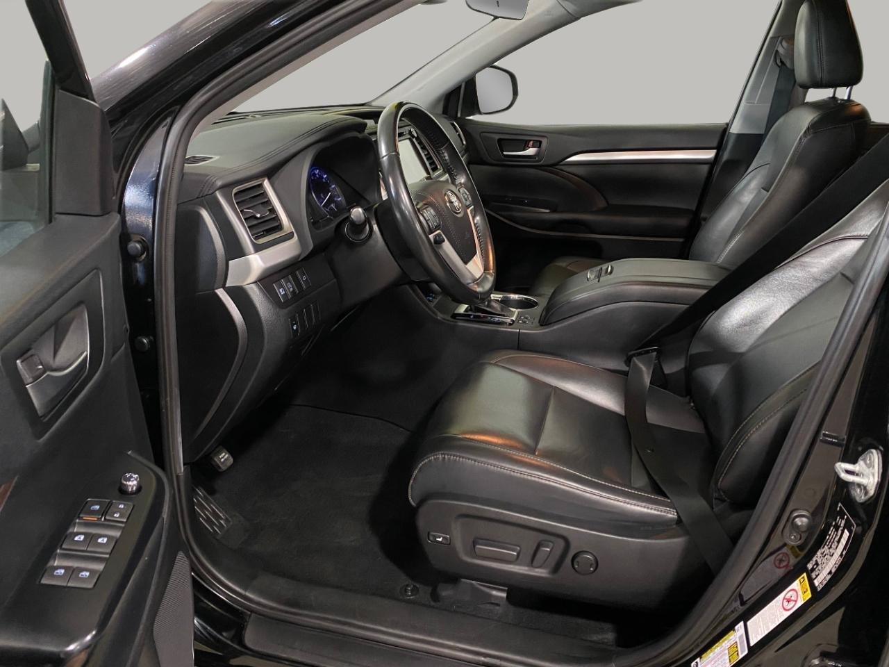 Used 2019 Toyota Highlander XLE AWD/4WD image 19