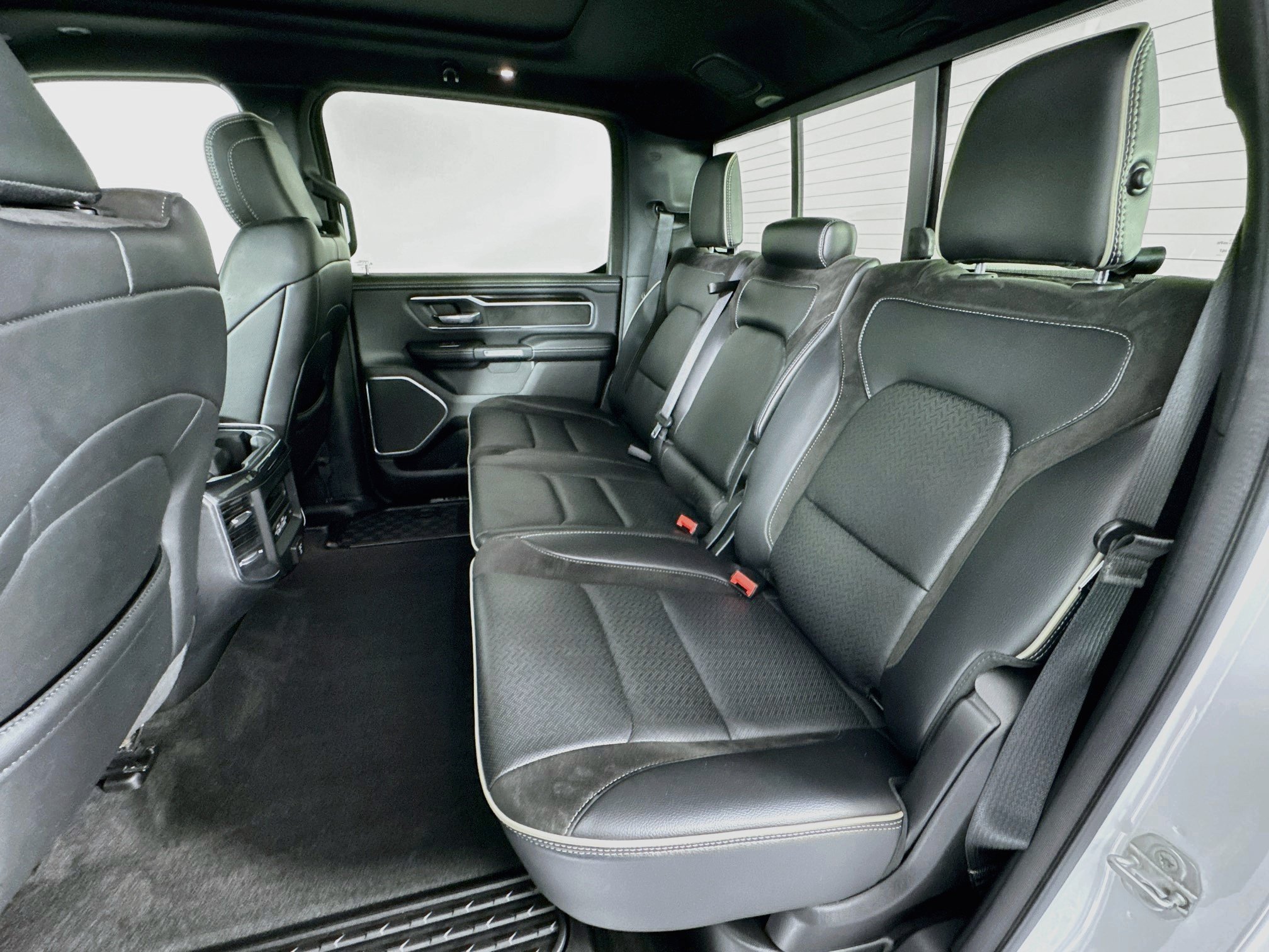 Used 2022 RAM 1500 Laramie AWD/4WD image 26