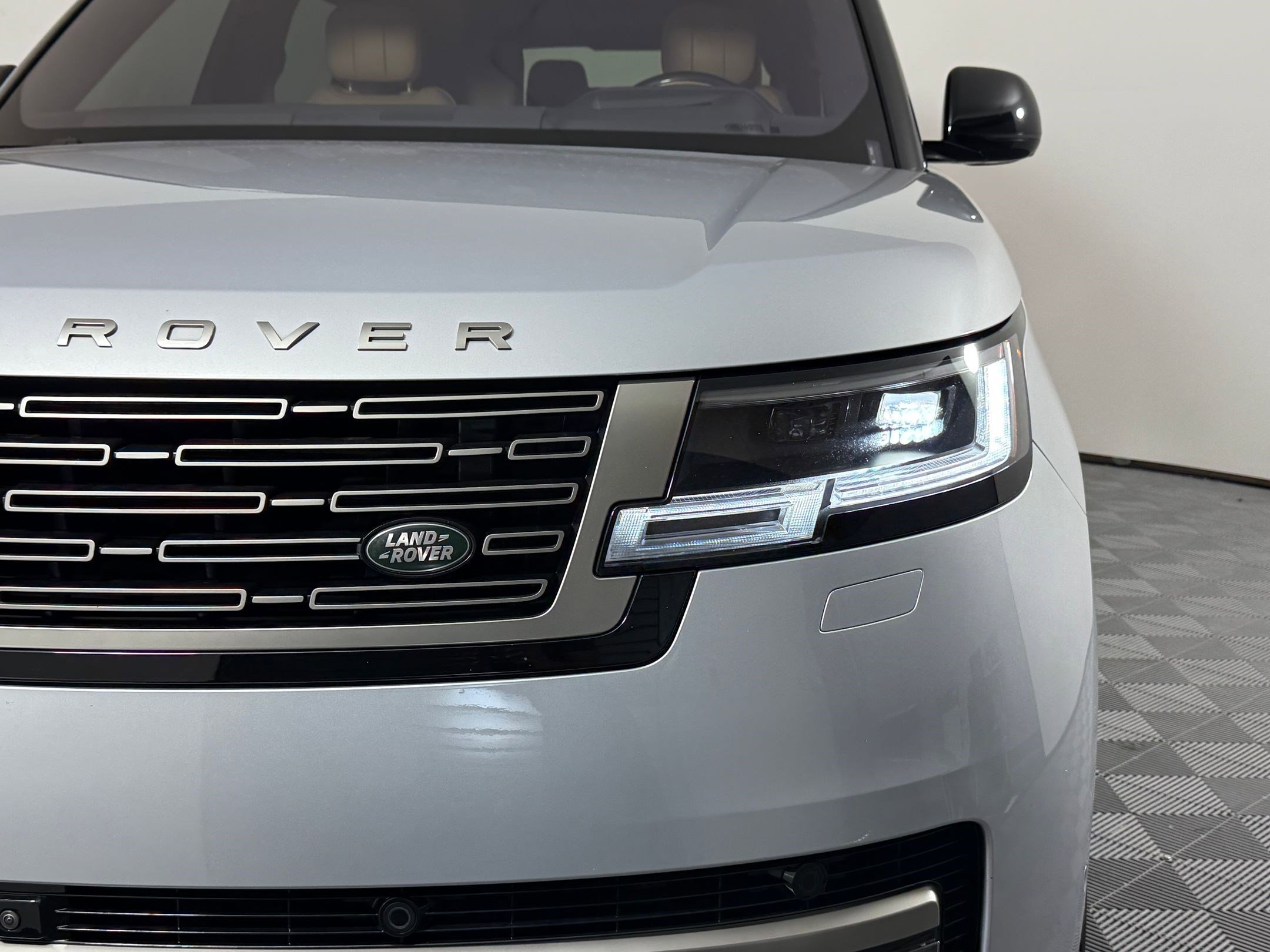 Used 2023 Land Rover Range Rover Long Wheelbase SE image 27