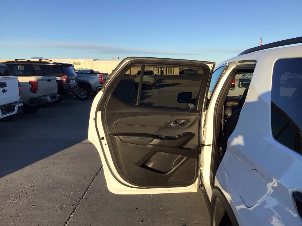 Used 2023 Chevrolet Traverse LT image 13