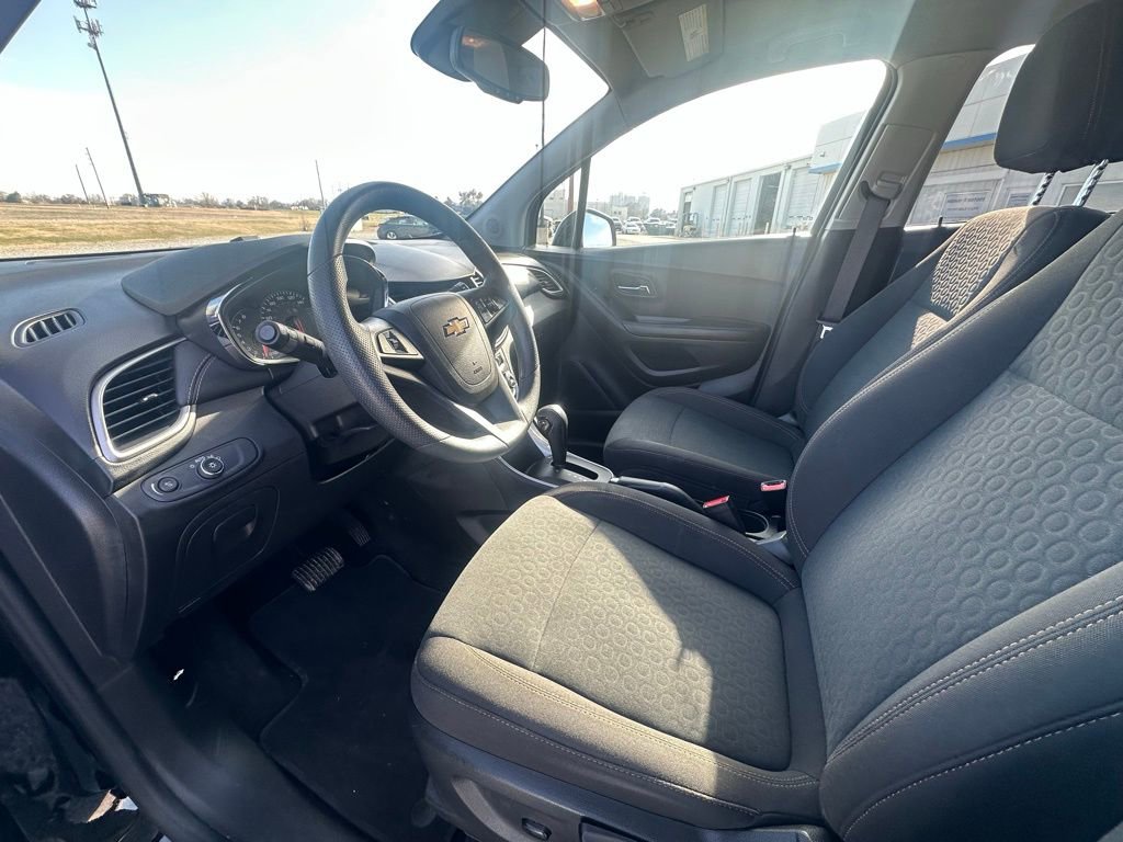 Used 2022 Chevrolet Trax LS w/ Tint and Cruise Package image 11
