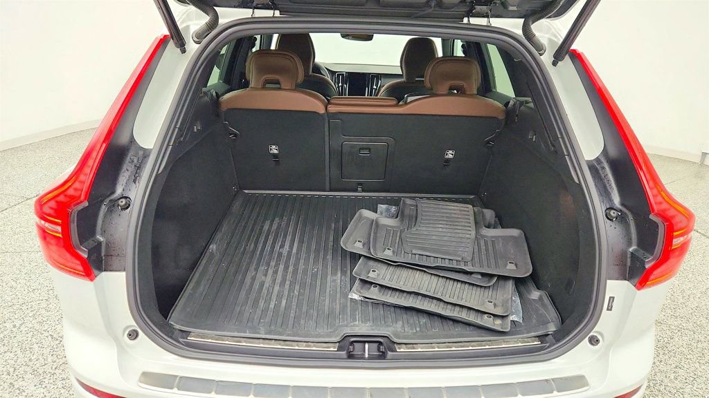 Used 2023 Volvo XC60 B5 Plus w/ Climate Package AWD/4WD image 22