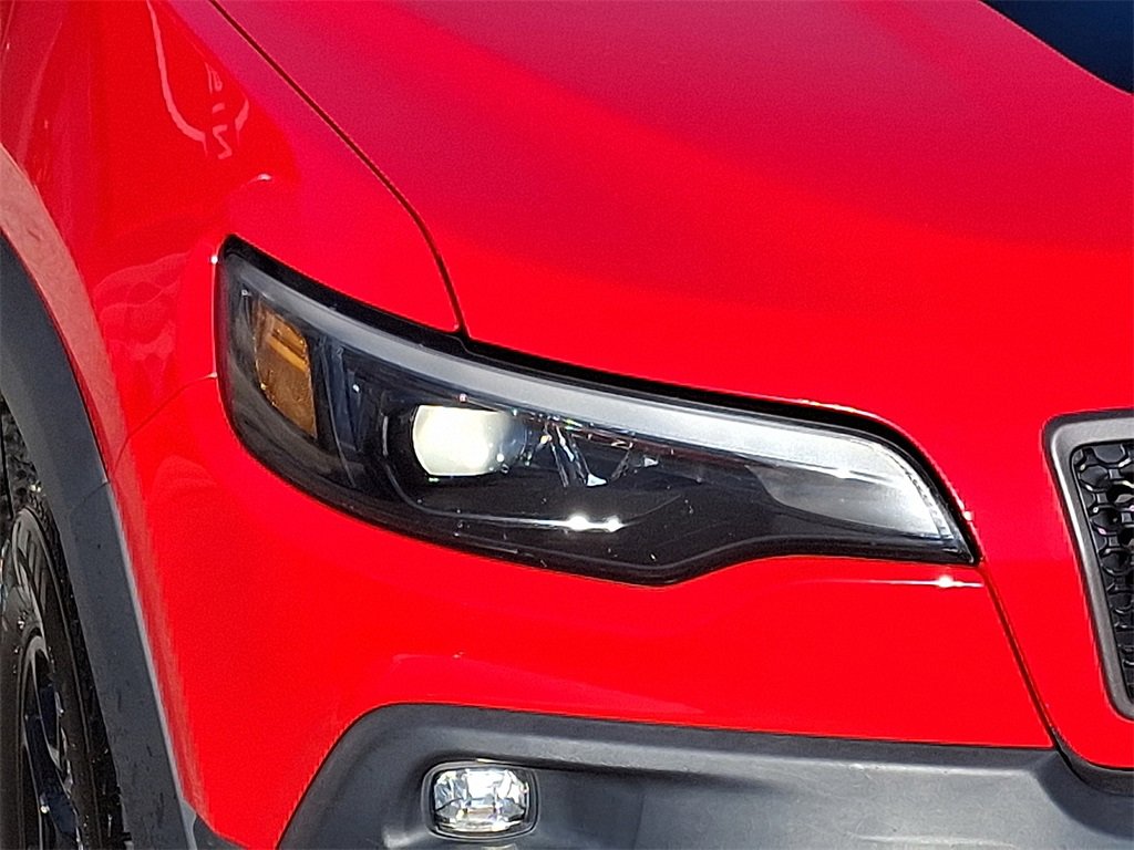 Used 2019 Jeep Cherokee Trailhawk image 9