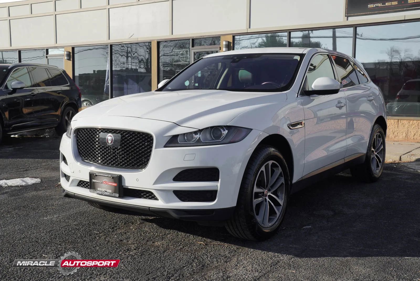 Used 2019 Jaguar F-PACE Premium image 3