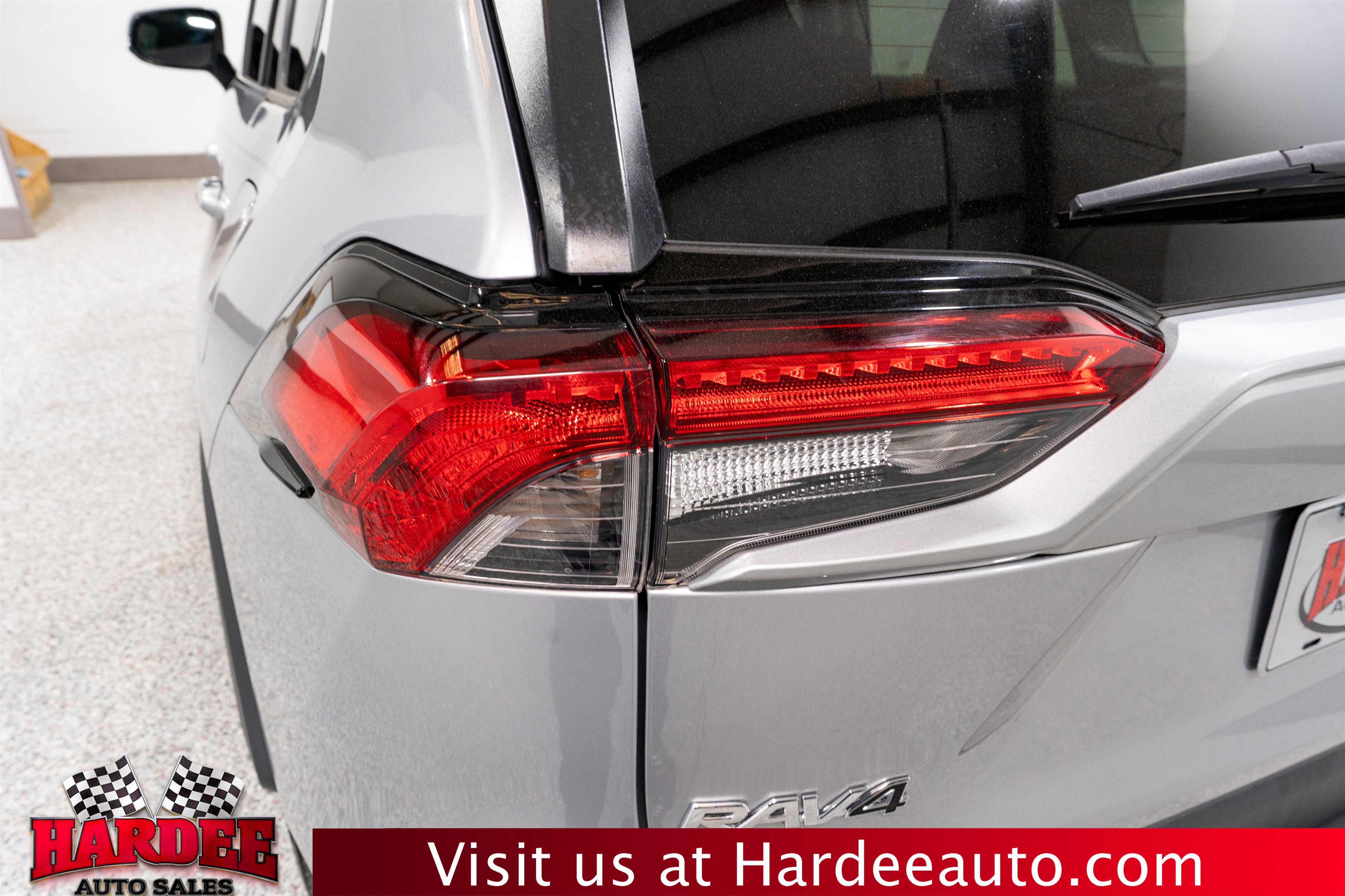 Used 2022 Toyota RAV4 LE FWD image 9