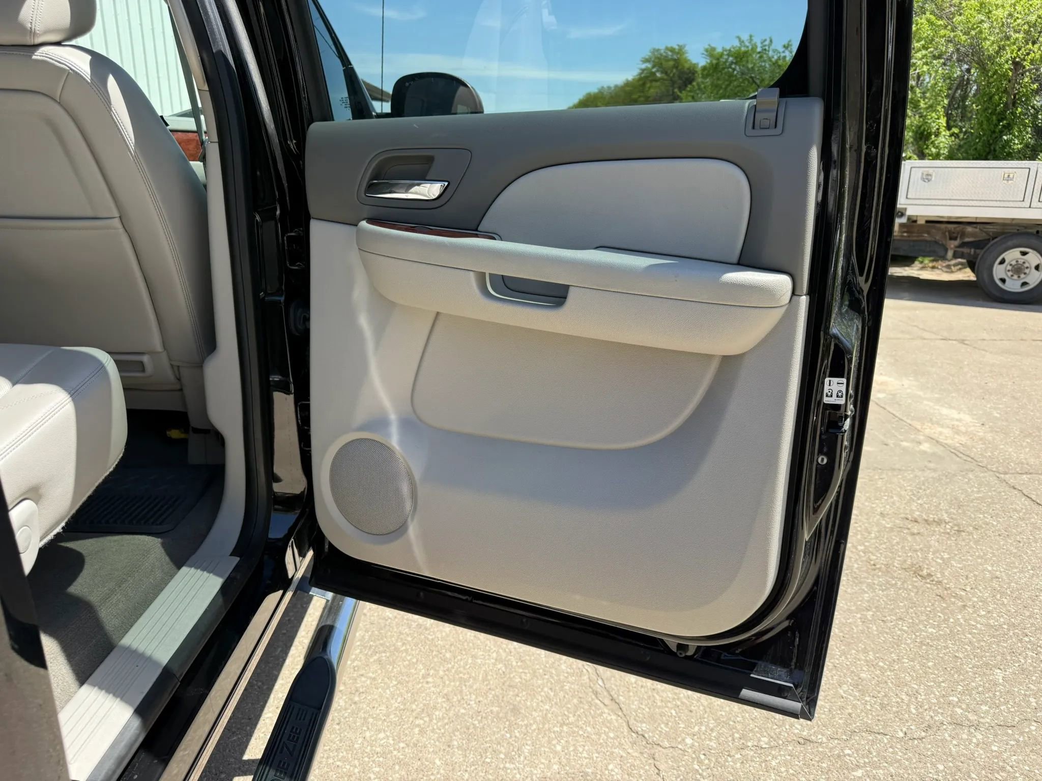 Used 2013 Chevrolet Silverado 2500 LTZ w/ LTZ Plus Package AWD/4WD image 10