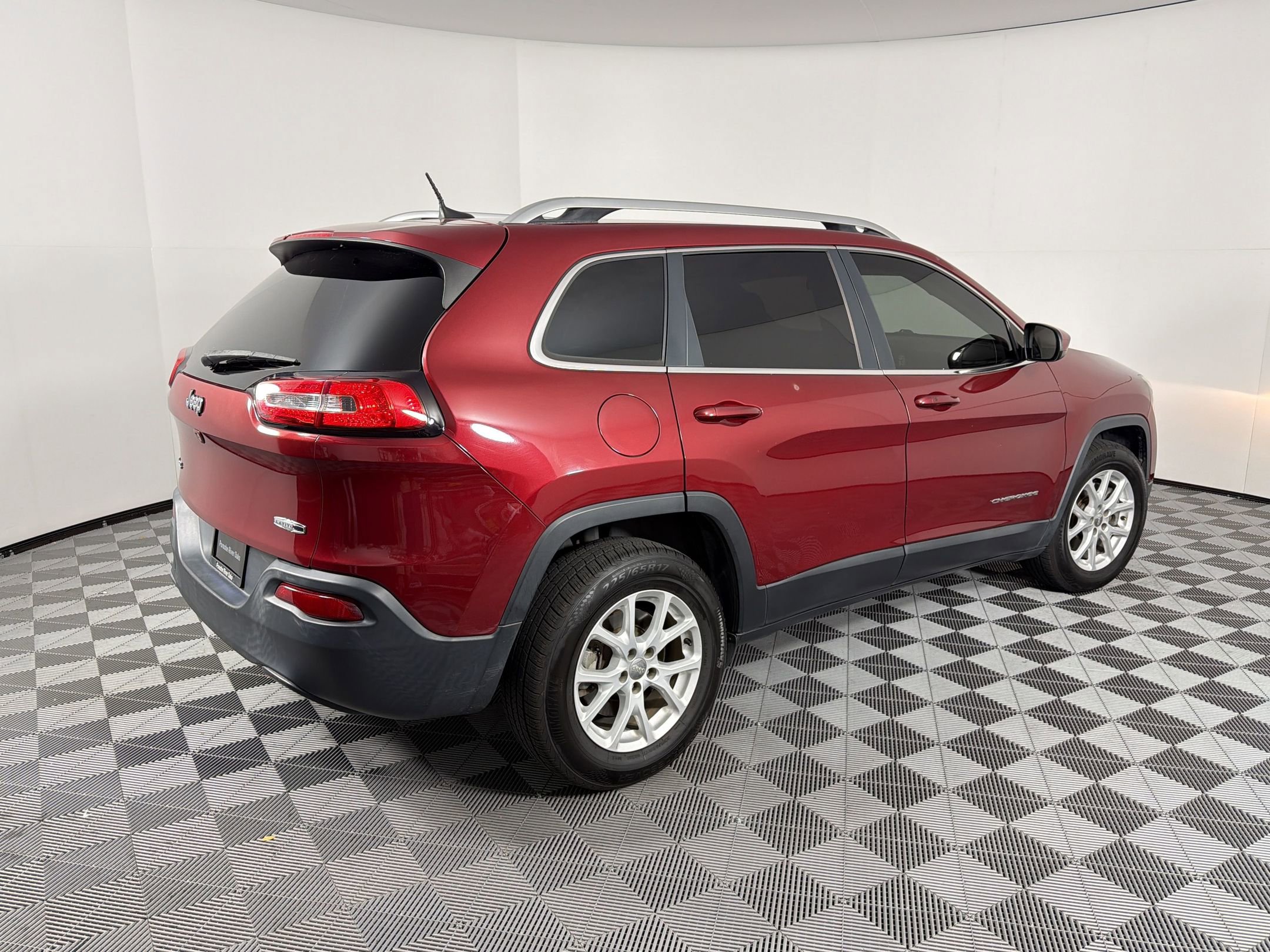 Used 2016 Jeep Cherokee Latitude w/ Comfort/Convenience Group AWD/4WD image 9