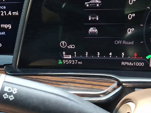 Used 2021 Cadillac Escalade ESV Premium Luxury w/ Driver Assist Tech Package AWD/4WD image 25