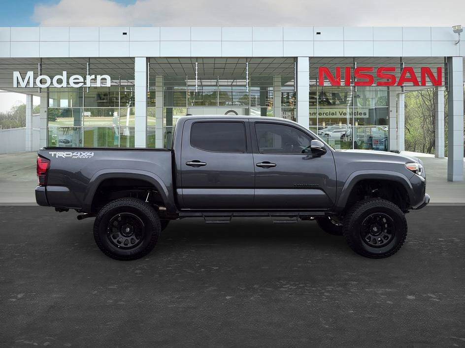 Used 2019 Toyota Tacoma TRD Sport AWD/4WD image 6