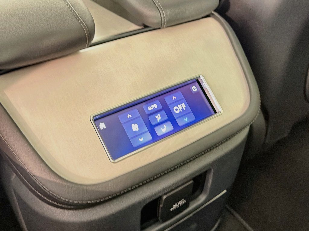 New 2027 Lincoln Navigator L Reserve w/ Jet Appearance Package RWD image 27