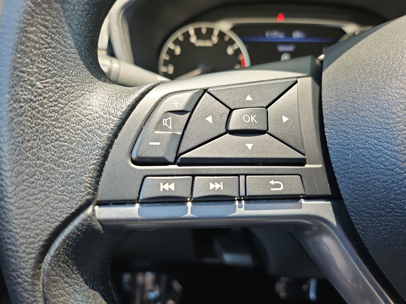 Used 2025 Nissan Altima 2.5 SV FWD image 24