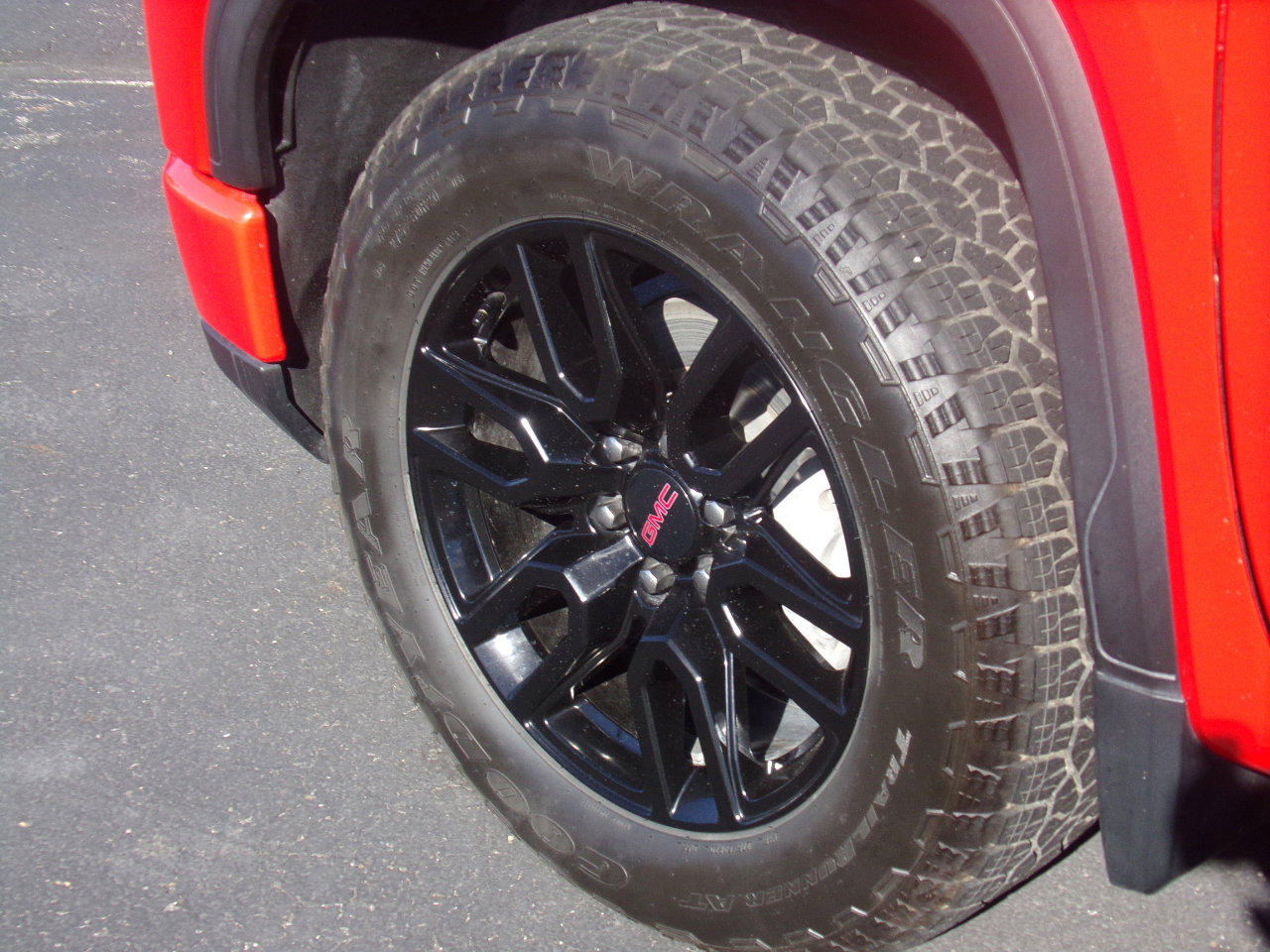 Used 2023 GMC Sierra 1500 Elevation w/ Preferred Package image 9