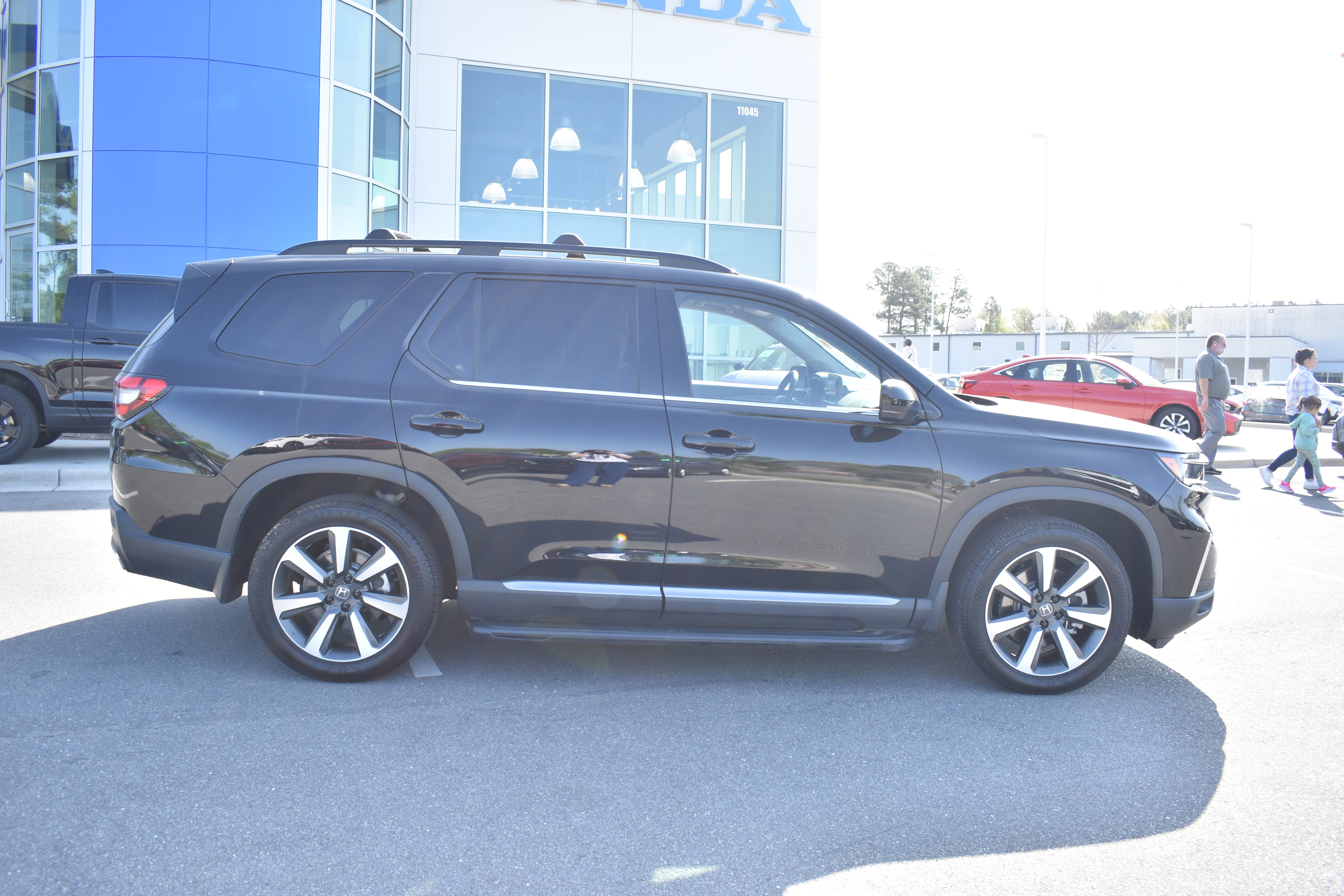 Certified 2025 Honda Pilot Elite image 10