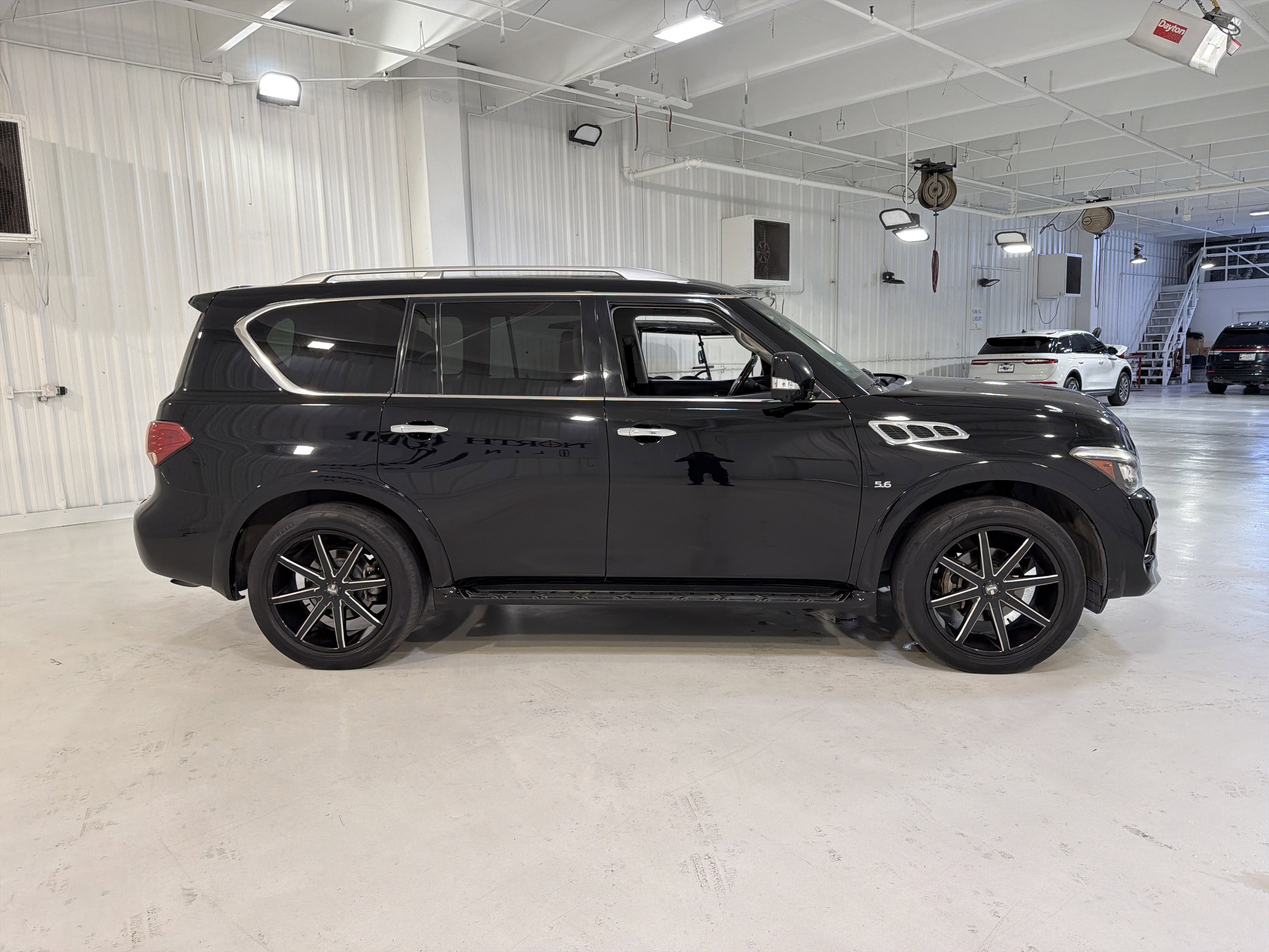 Used 2017 INFINITI QX80 2WD w/ Driver Assistance Package image 6