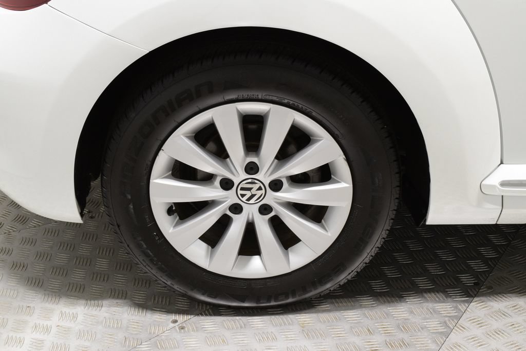 Used 2019 Volkswagen Beetle 2.0T S FWD image 37
