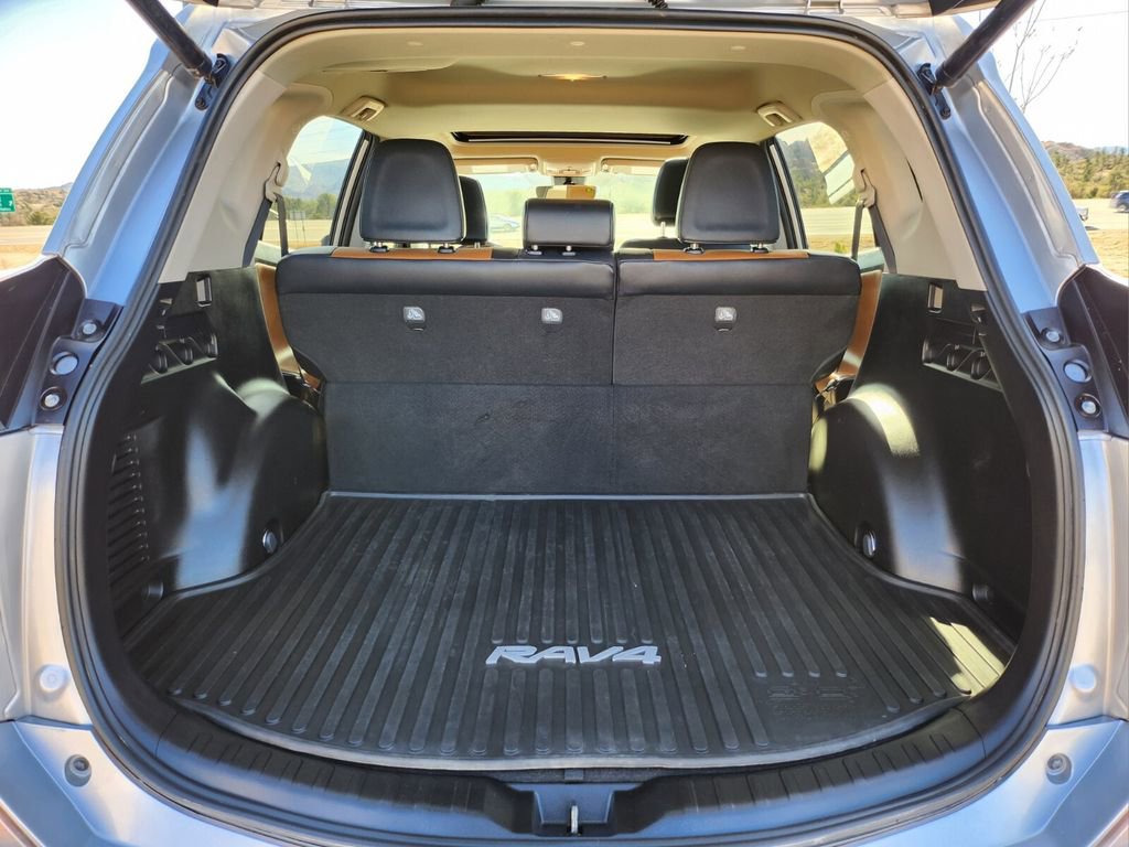 Used 2016 Toyota RAV4 Limited image 14