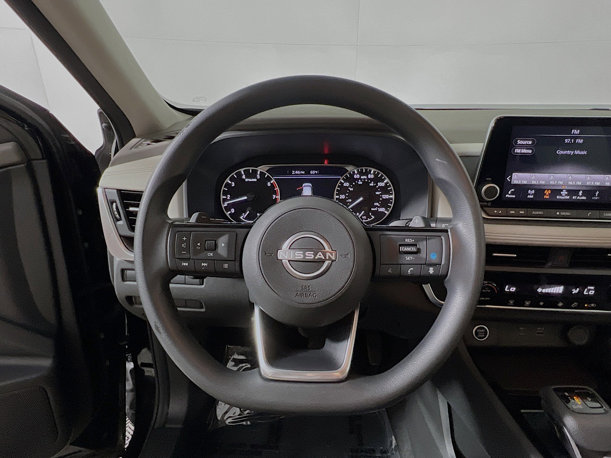Used 2023 Nissan Rogue SV image 18