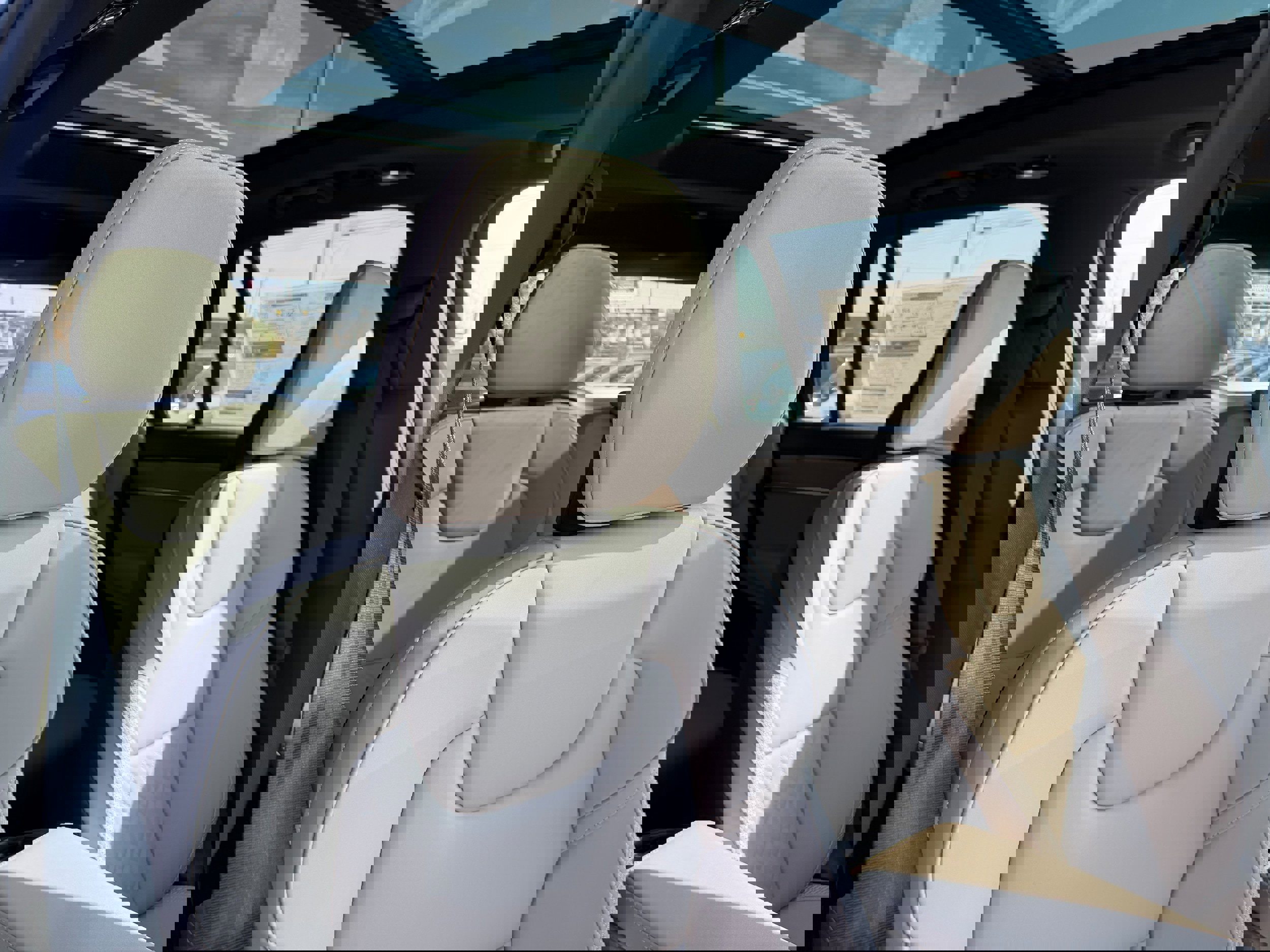 New 2026 Volvo XC90 T8 Plus w/ Protection Package Premier image 9