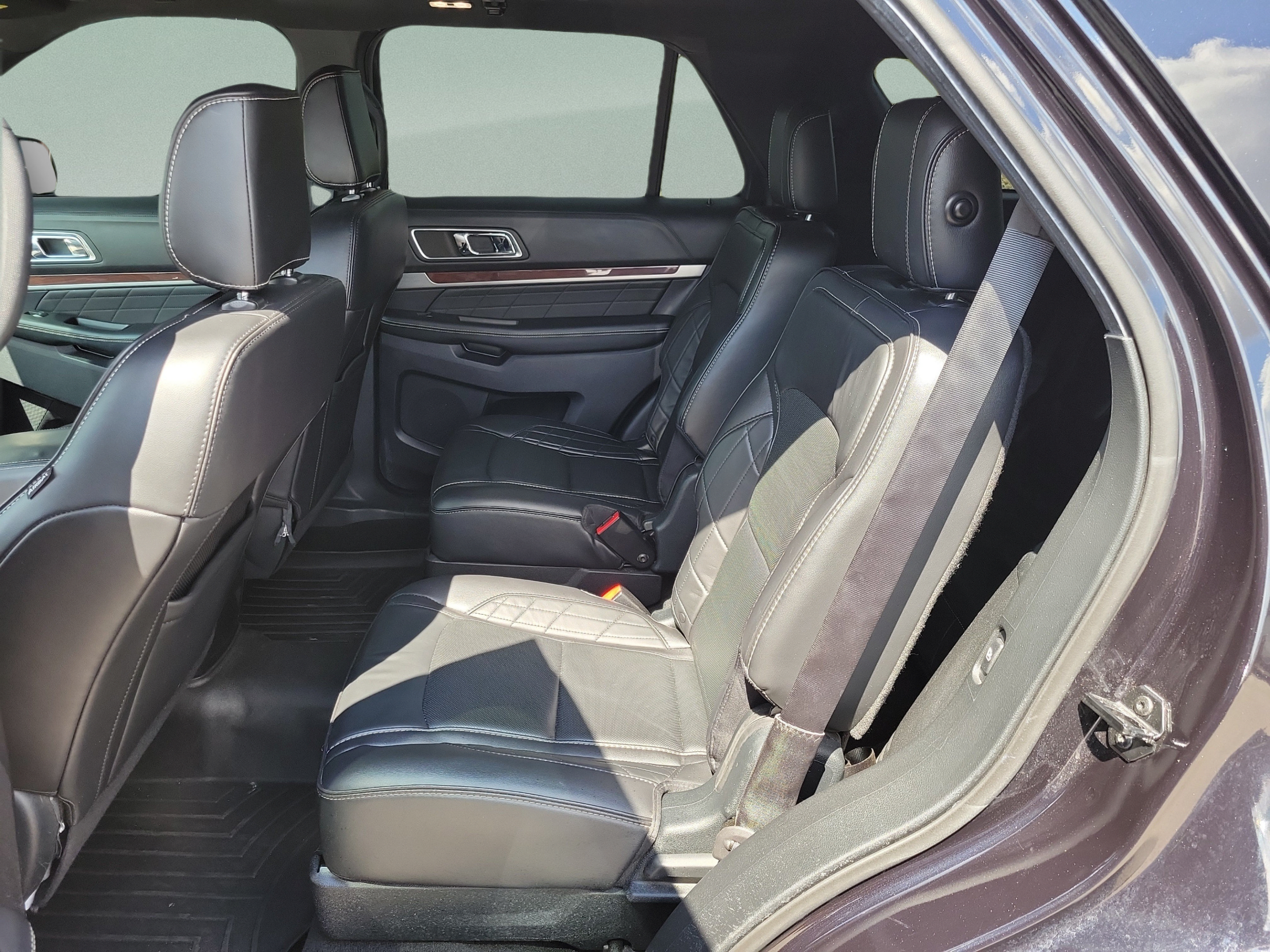 Used 2019 Ford Explorer Platinum AWD/4WD image 15