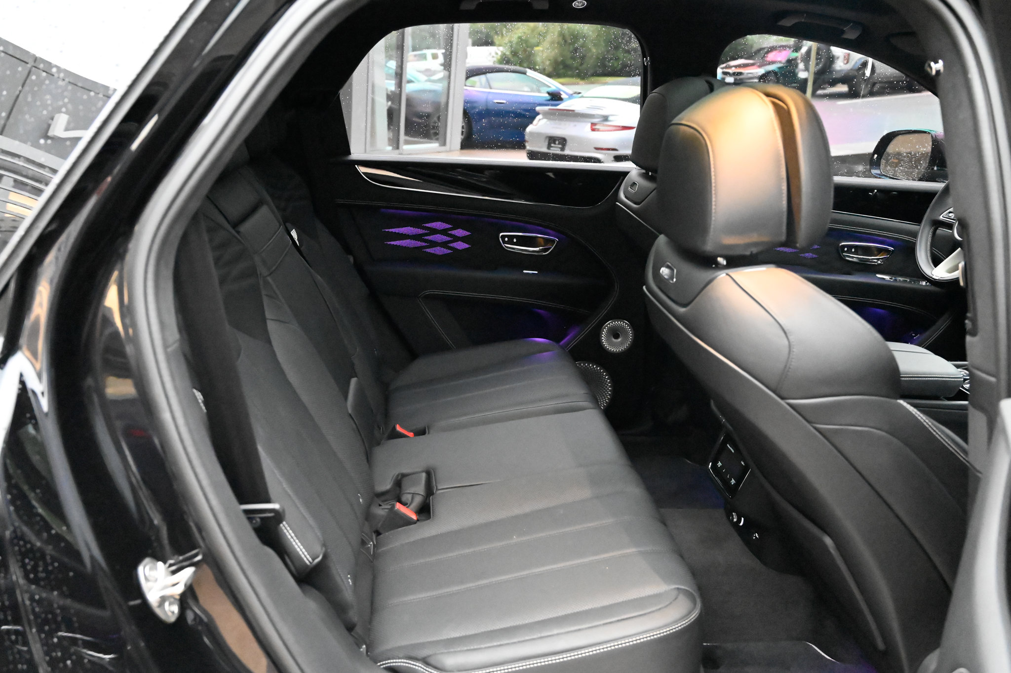 Used 2025 Bentley Bentayga AWD/4WD image 50