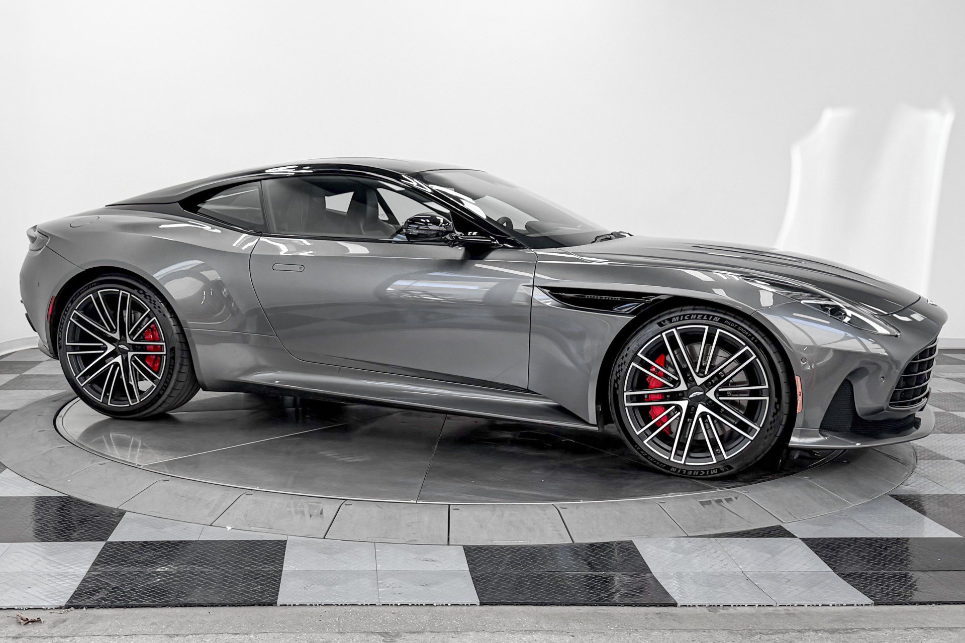 Used 2024 Aston Martin DB12 Coupe RWD image 33
