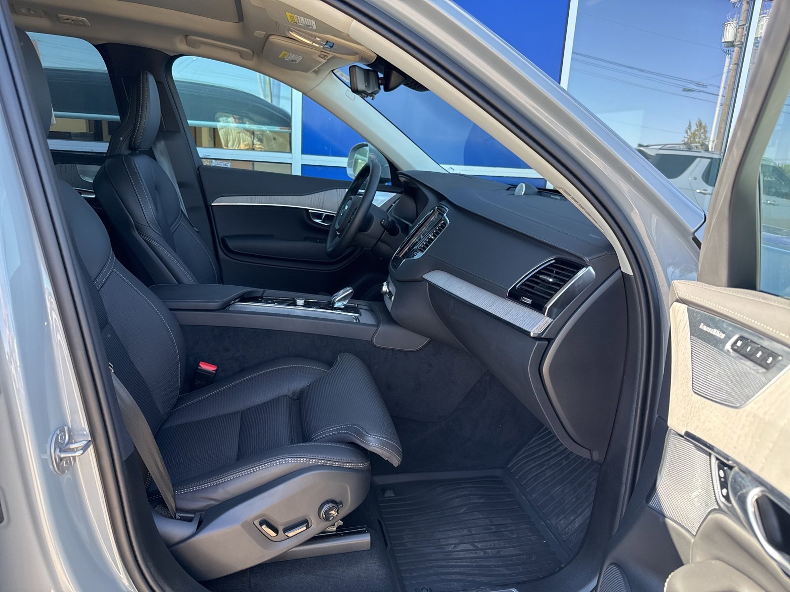 Certified 2025 Volvo XC90 B6 Ultra w/ Protection Package Premier image 13