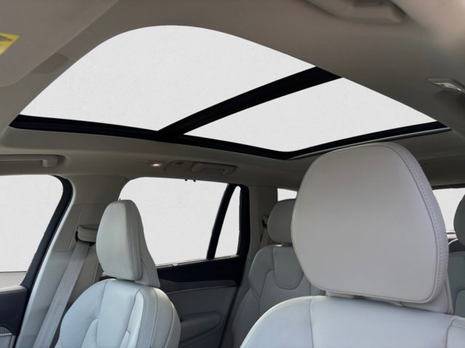 Used 2023 Volvo XC90 B6 Ultimate w/ Protection Package image 12