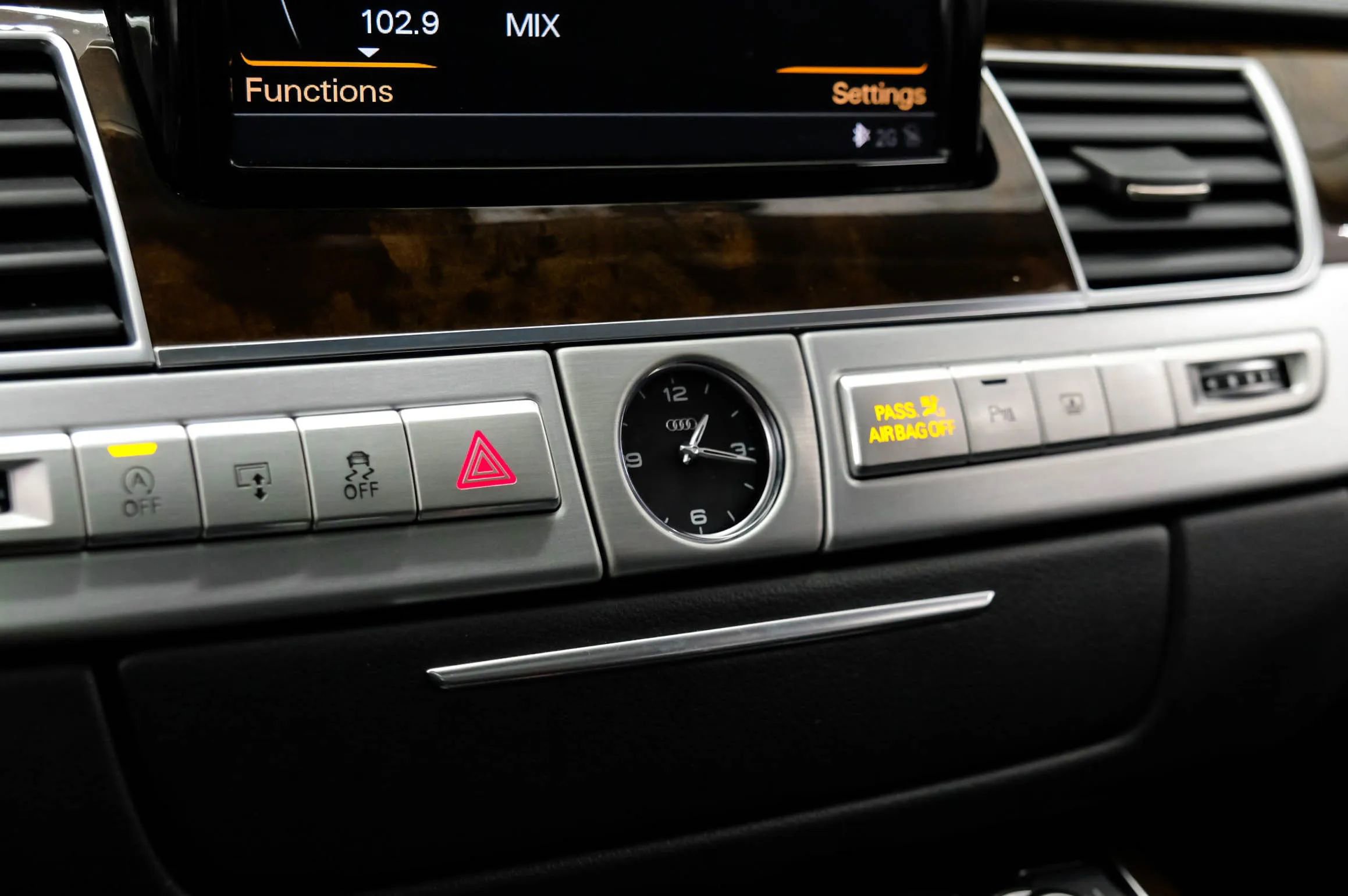 Used 2014 Audi A8 L 4.0T image 29