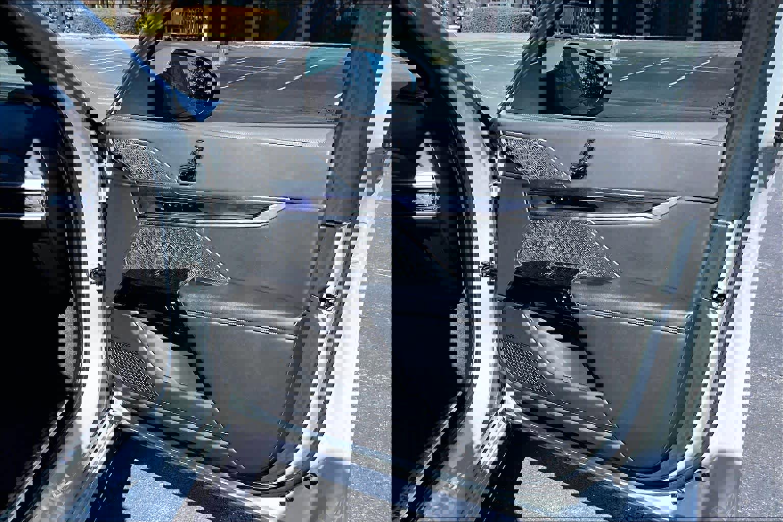 Used 2023 BMW 760i xDrive w/ Executive Package image 23