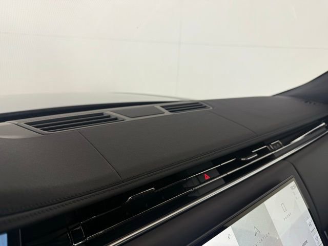 Used 2025 Land Rover Range Rover SE image 29