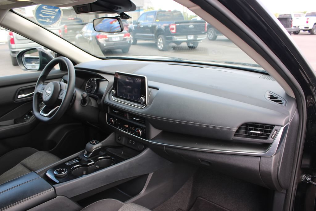Used 2024 Nissan Rogue SV AWD/4WD image 28