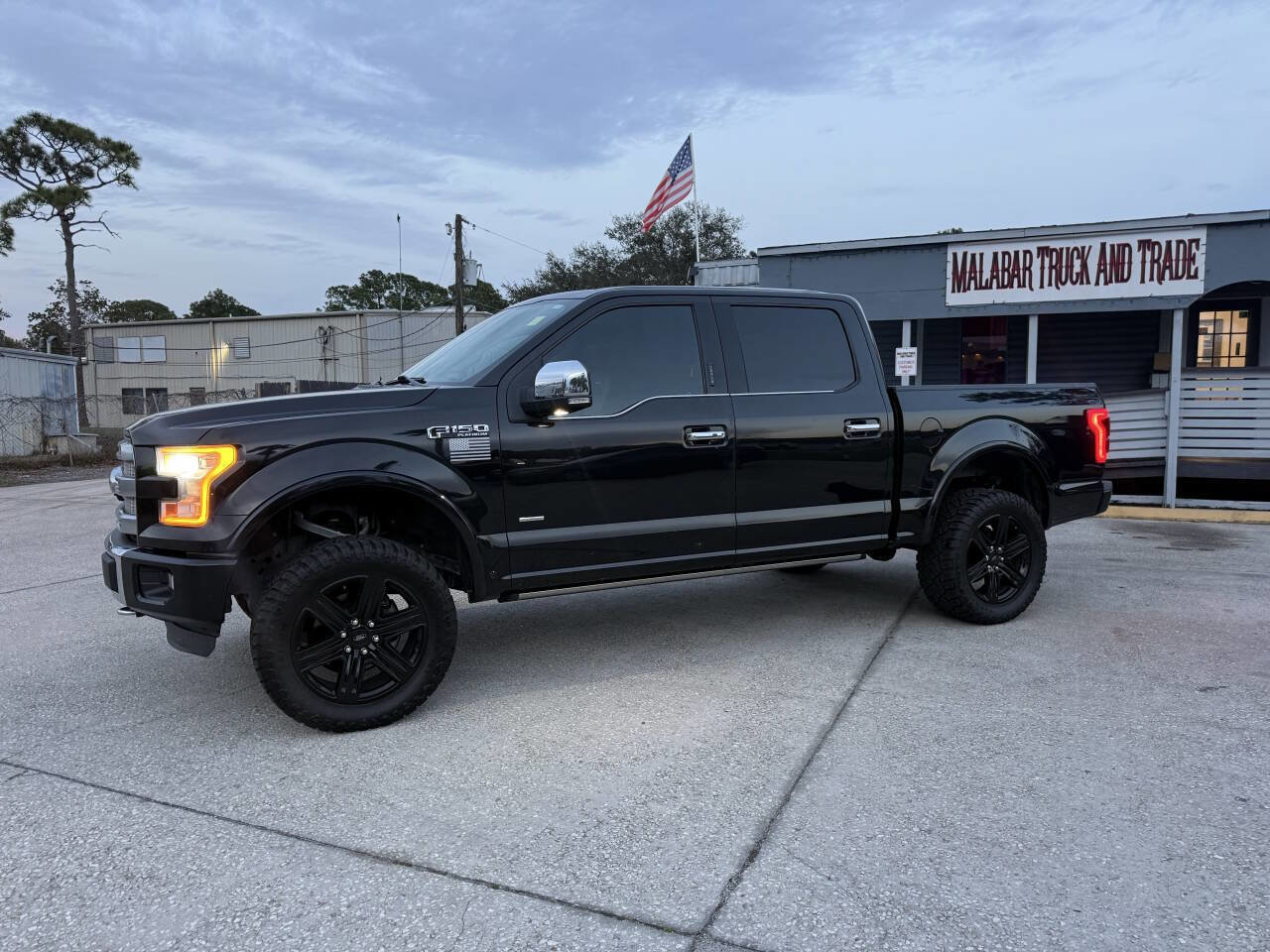 Used 2015 Ford F150 Platinum w/ Equipment Group 701A Luxury image 4