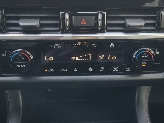 Used 2022 Nissan Pathfinder SL FWD image 19