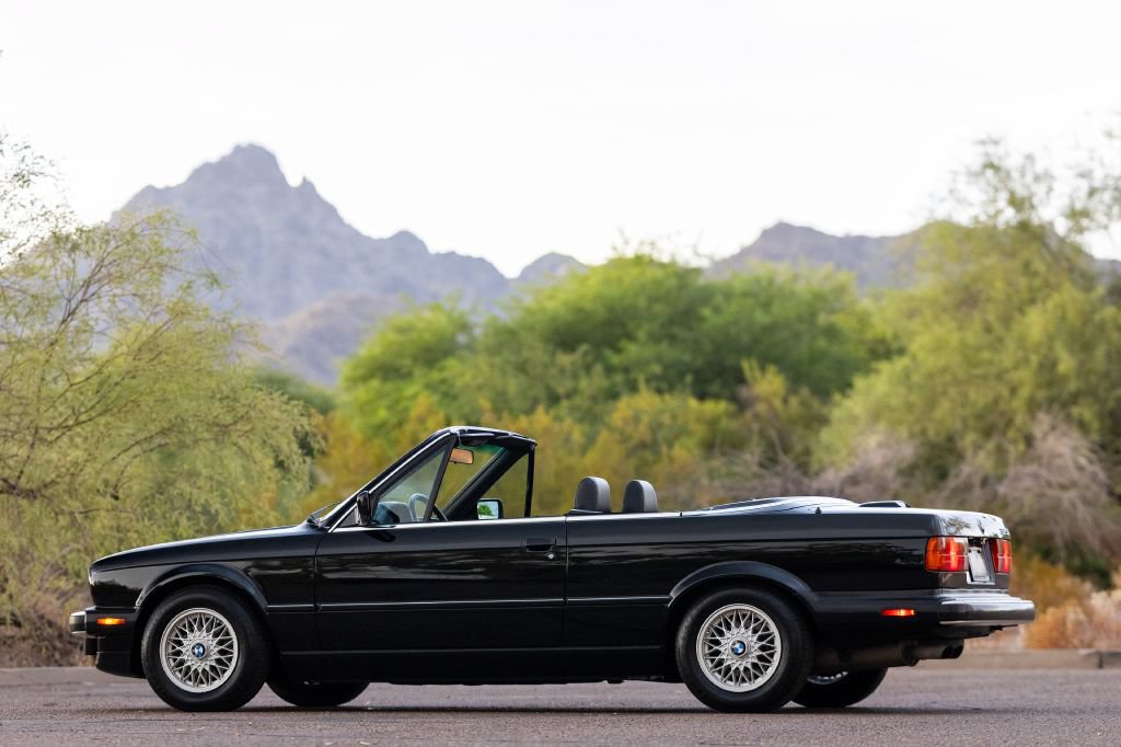 Used 1990 BMW 325i Convertible RWD image 21
