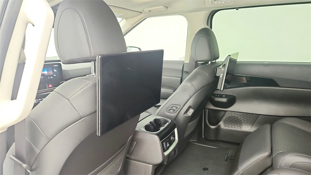Used 2025 Kia Carnival SX Prestige image 22