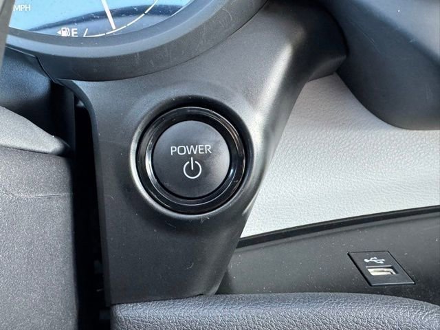 Certified 2025 Toyota Sienna XLE image 33