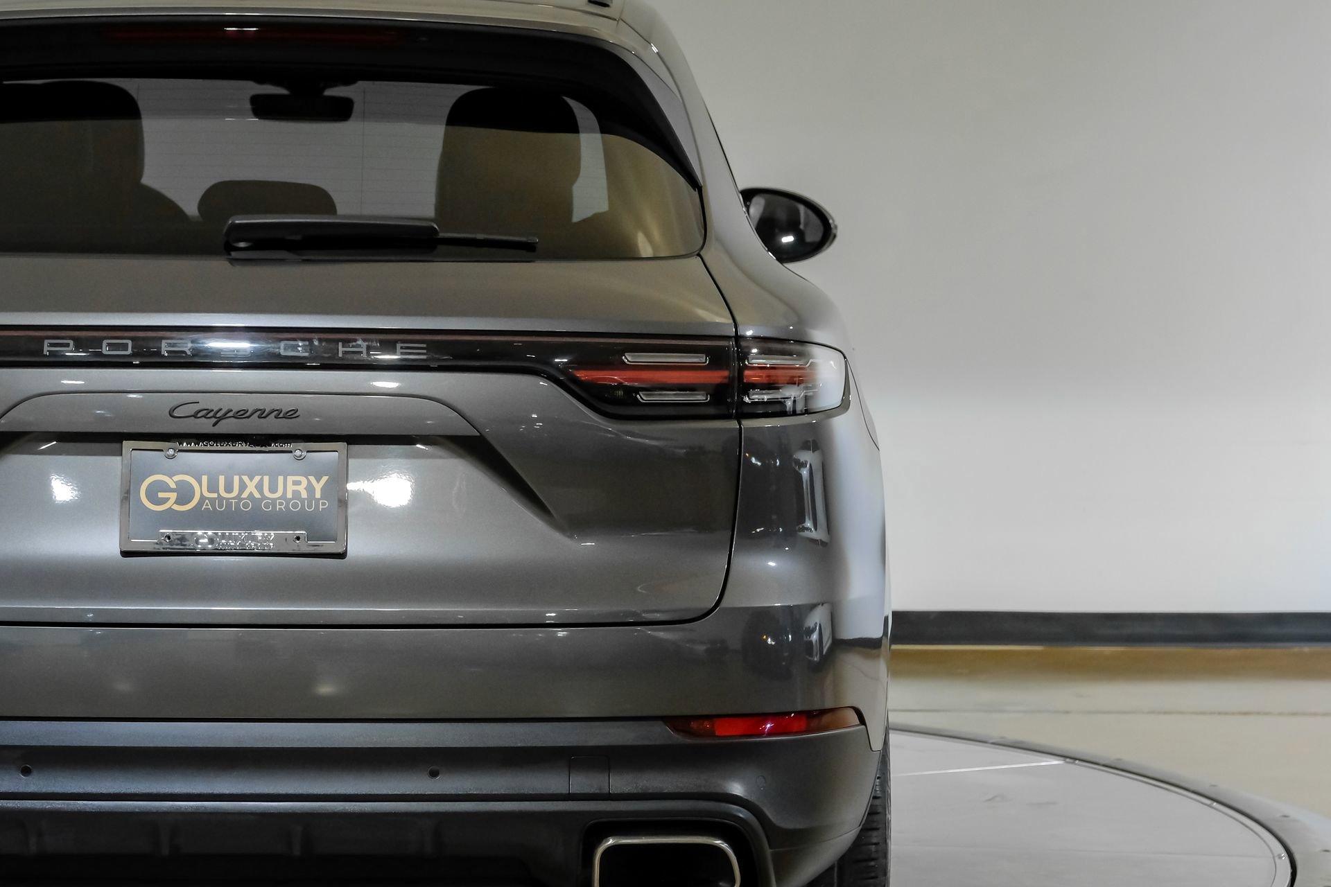 Used 2023 Porsche Cayenne Platinum Edition image 49