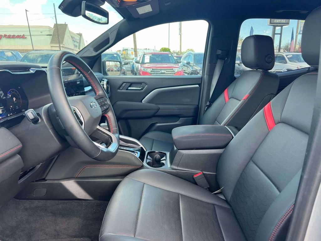 Used 2025 Chevrolet Colorado Z71 w/ Technology Package image 18