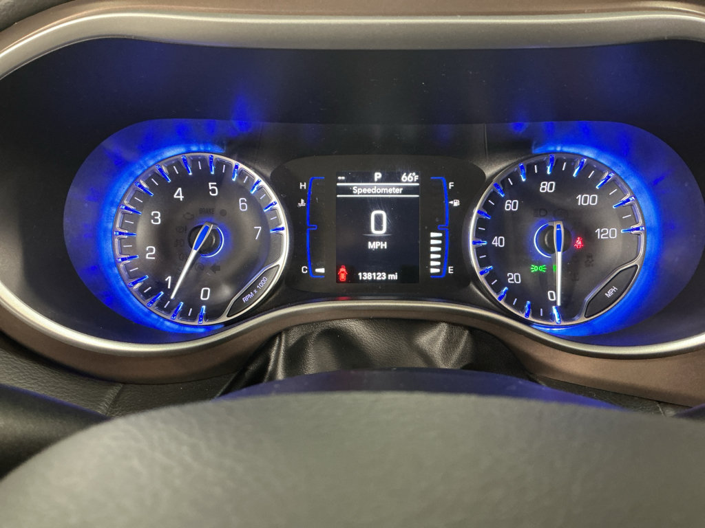 Used 2019 Chrysler Pacifica Touring Plus w/ Tire & Wheel Group FWD image 12