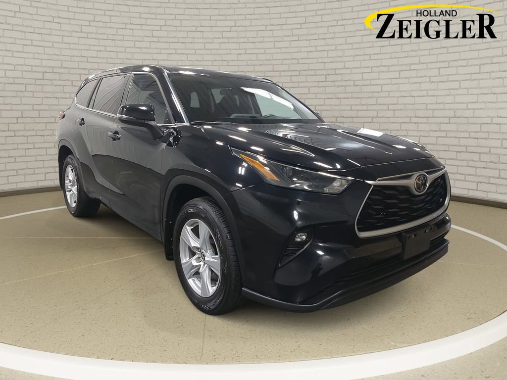 Used 2023 Toyota Highlander LE AWD/4WD video 3