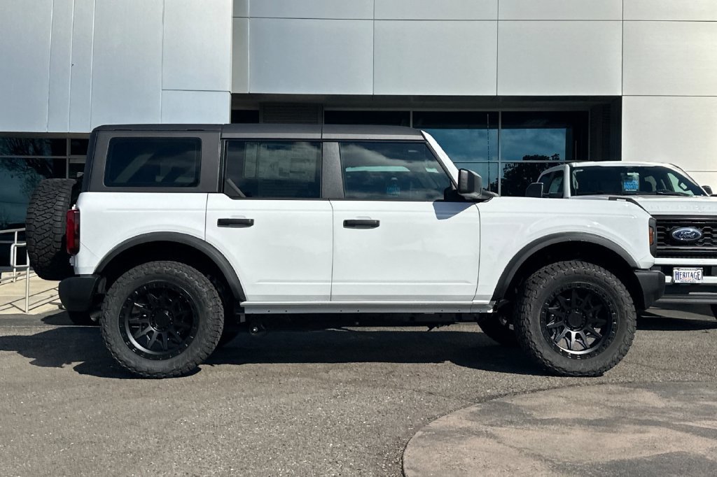 Used 2025 Ford Bronco 4-Door AWD/4WD image 3