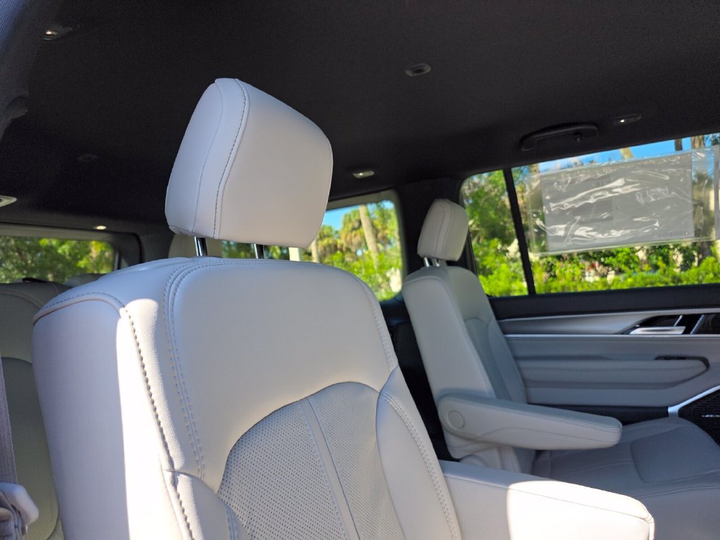 New 2027 Jeep Grand Wagoneer 4WD image 19
